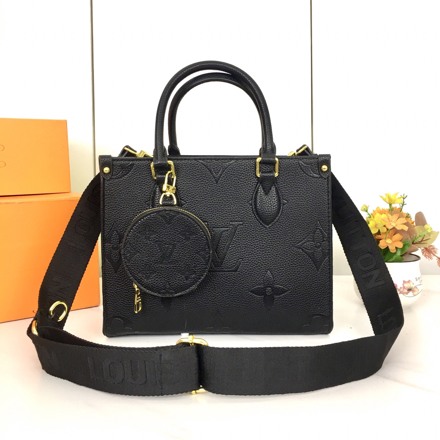 LV bag 749
